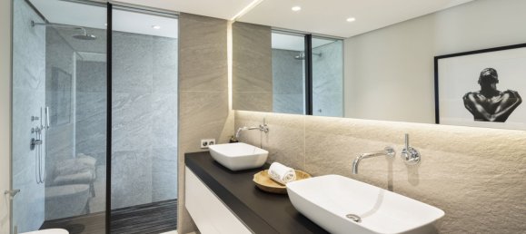 Casa de 5 dormitorios en El Madronal, Spain No. 31758 16