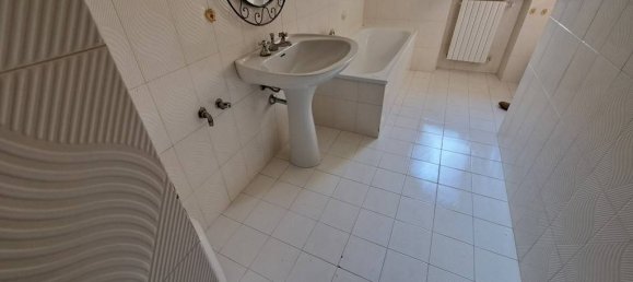2 Schlafzimmer Penthouse in Chieti, Italy, Nr. 35469 9