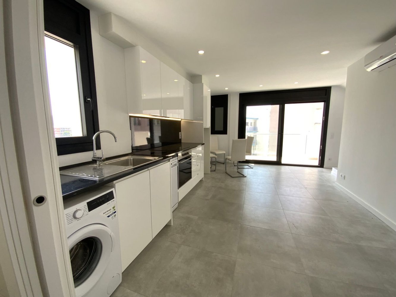 Dúplex de 2 dormitorios en Roses, Spain No. 149786