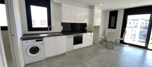 Dúplex de 2 dormitorios en Roses, Spain No. 149786 2