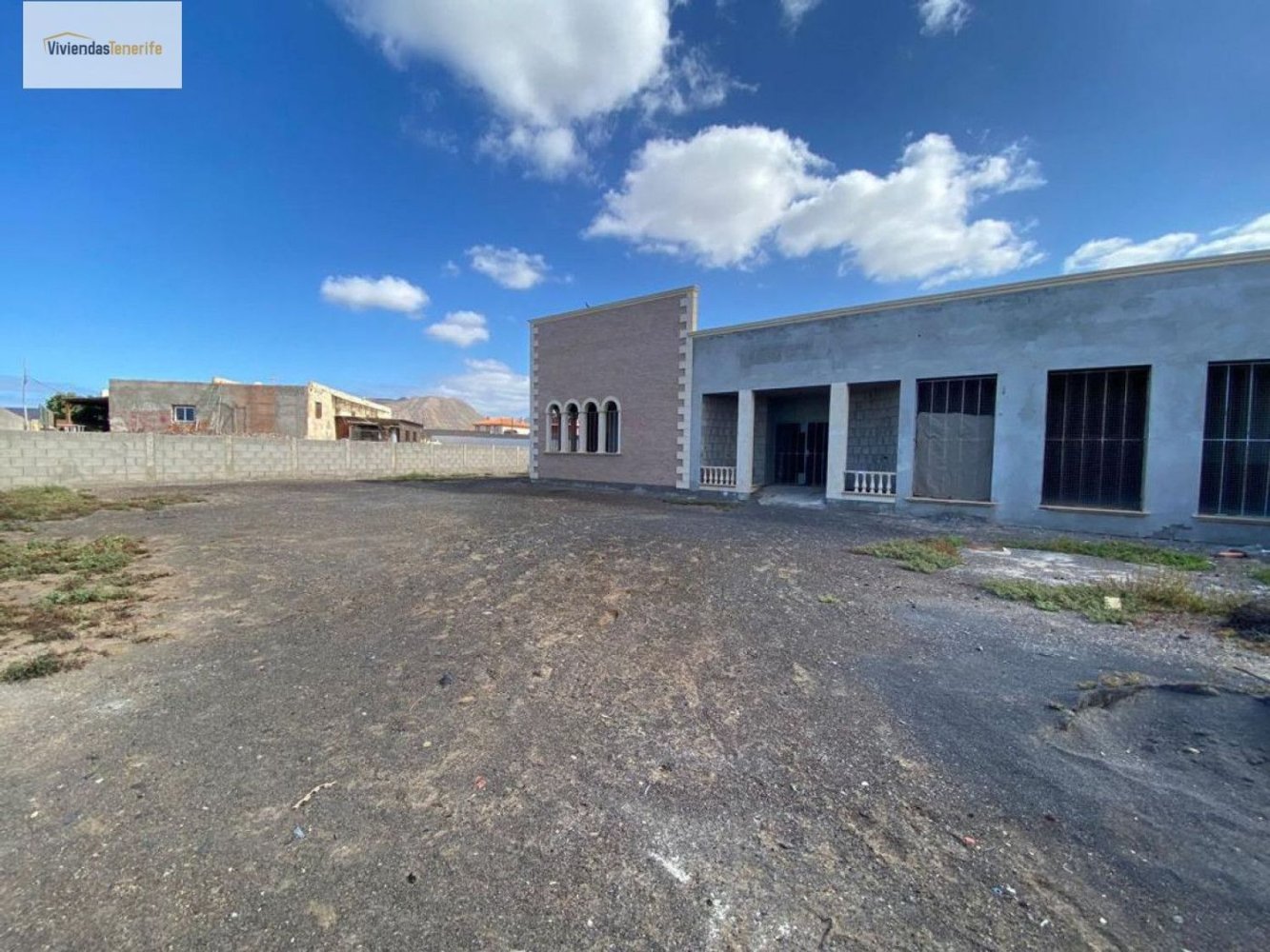 Коммерческая недвижимость 1000м² в Арона, Испания № 102037