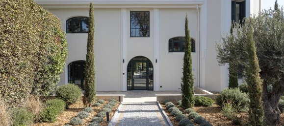 6 bedrooms Villa in Antibes, France No. 691 5