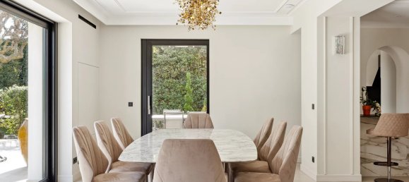 6 bedrooms Villa in Antibes, France No. 691 2