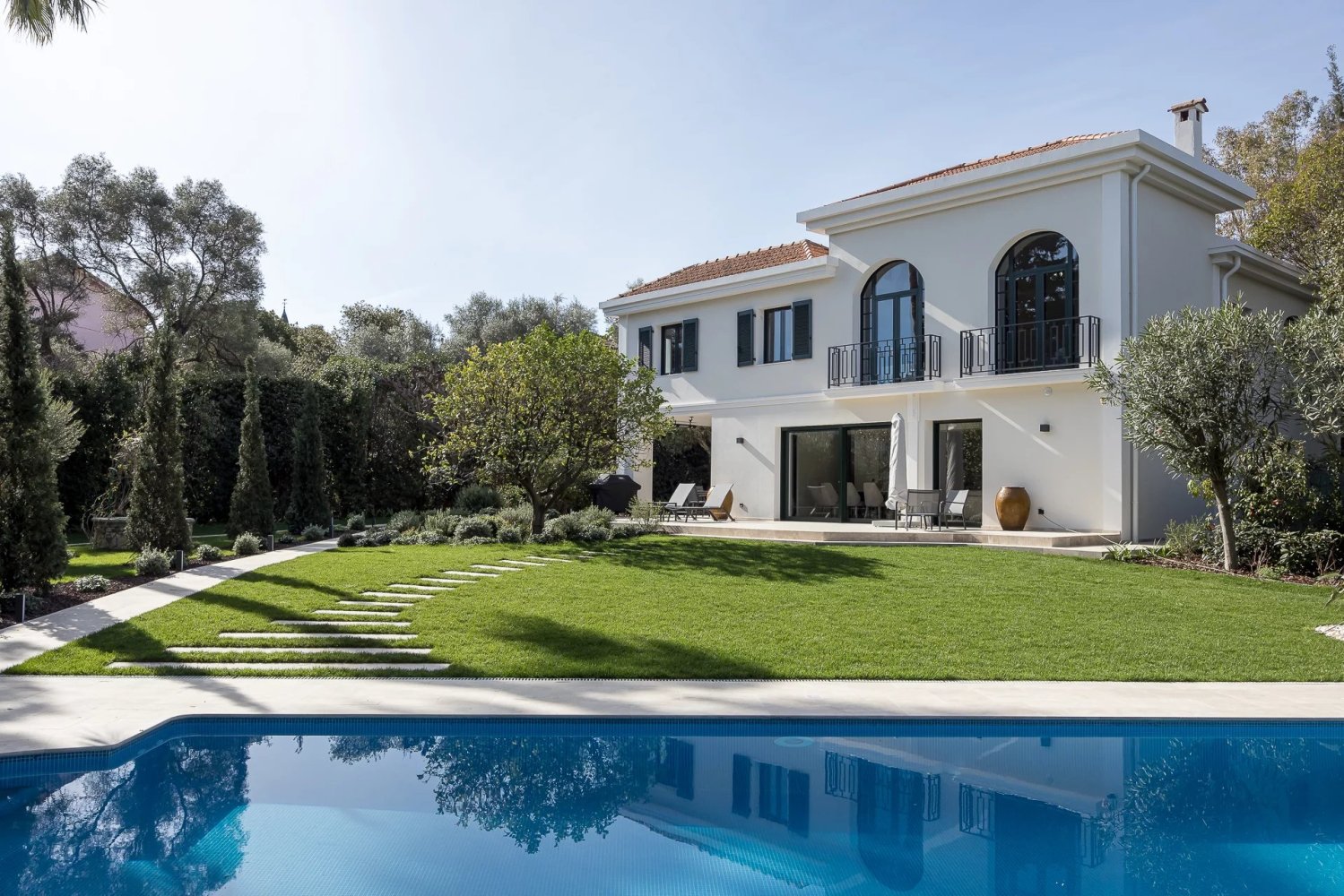 6 bedrooms Villa in Antibes, France No. 691