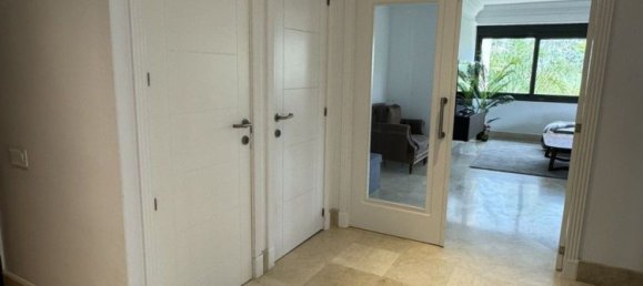 Apartamento de 3 dormitorios en Marbella, Spain No. 34757 17