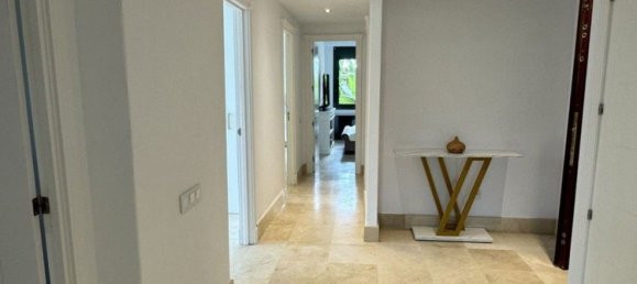 Apartamento de 3 dormitorios en Marbella, Spain No. 34757 18