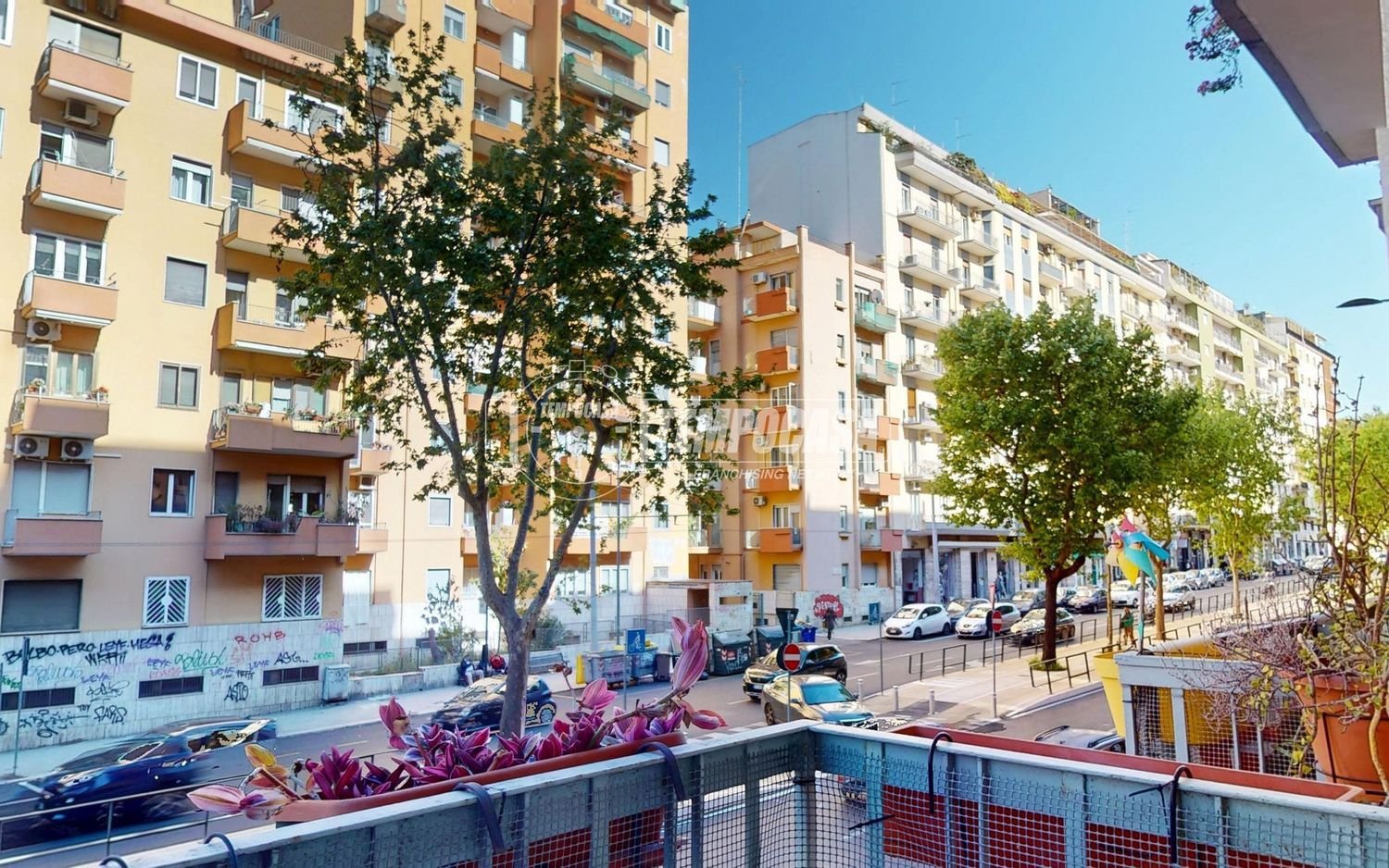 3 rooms Apartment in Bari, Italy No. 279585