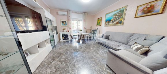 3 rooms Apartment in Bari, Italy No. 279585 3