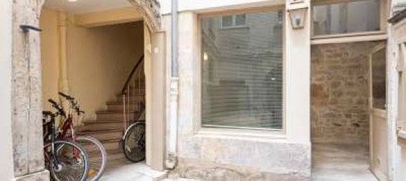 Studio in Paris, France No. 169483 11