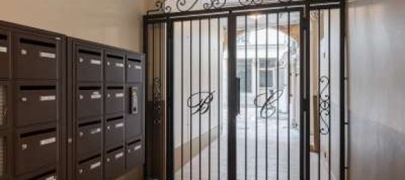 Studio in Paris, France No. 169483 9