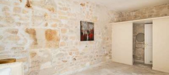 Studio in Paris, France No. 169483 3