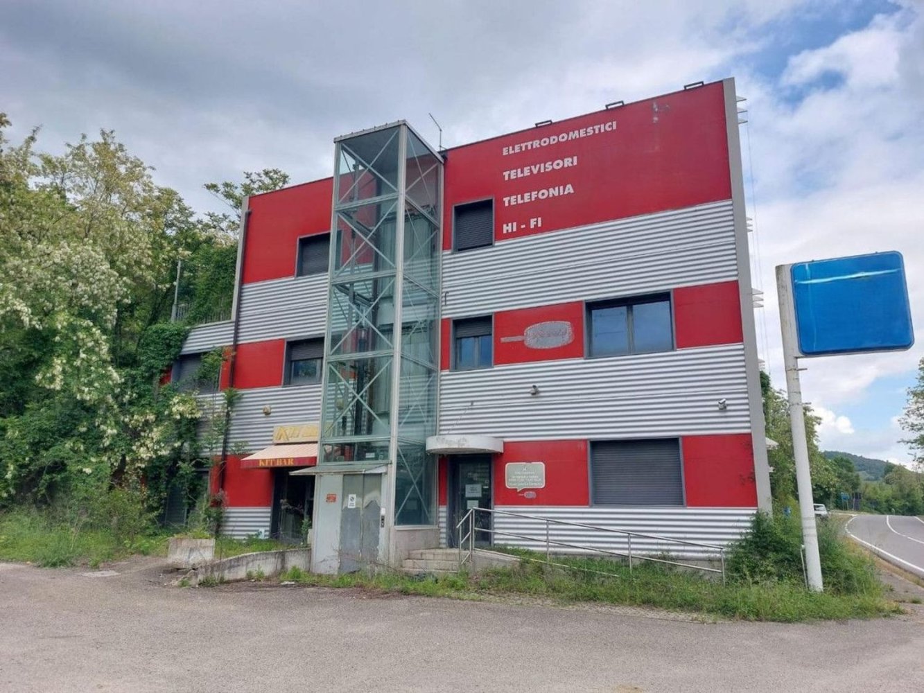 774m² Building in Alta Val Tidone, Italy No. 372498