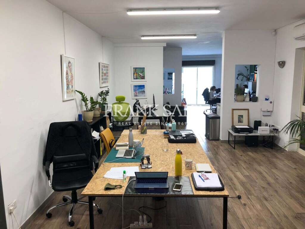 Oficina en San Gwann, Malta 100 m² No. 12761