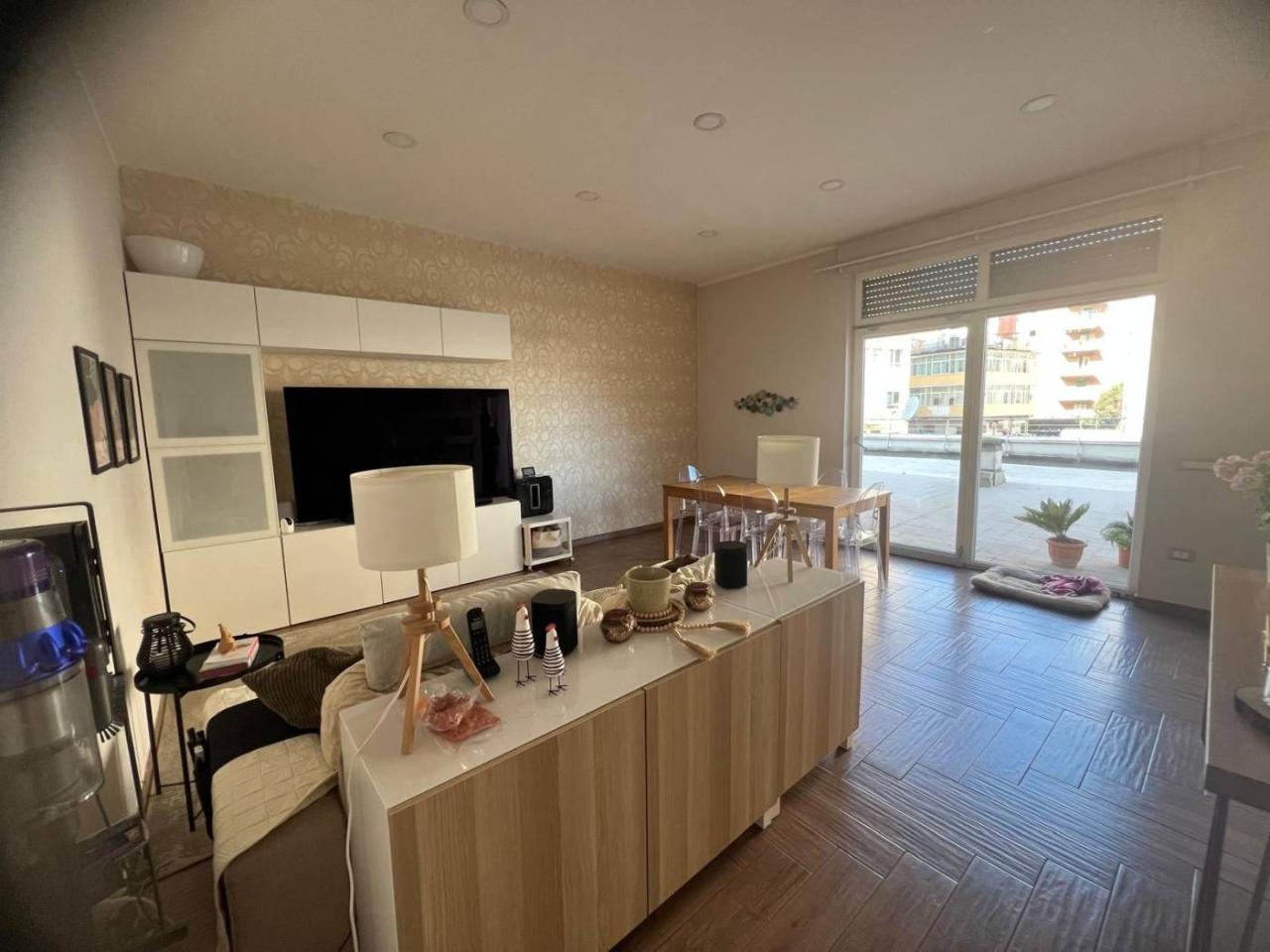 6 rooms Apartment in Naples, Italy No. 37510