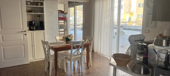 6 rooms Apartment in Naples, Italy No. 37510 10