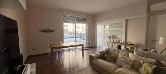 6 rooms Apartment in Naples, Italy No. 37510 4