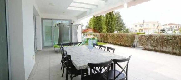 Коммерческая недвижимость с 5 спальнями в Дромолаксия, Кипр № 18264 2