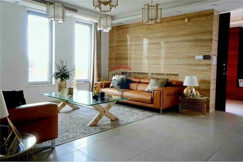 Коммерческая недвижимость с 5 спальнями в Дромолаксия, Кипр № 18264