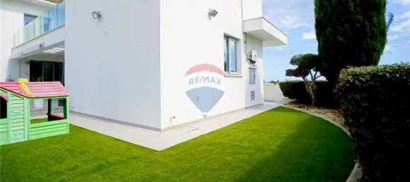 Коммерческая недвижимость с 5 спальнями в Дромолаксия, Кипр № 18264 4