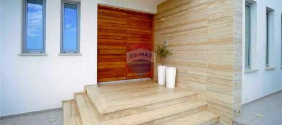 Коммерческая недвижимость с 5 спальнями в Дромолаксия, Кипр № 18264 7