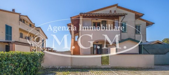 3 rooms Apartment in Calcinaia, Italy No. 49211 23