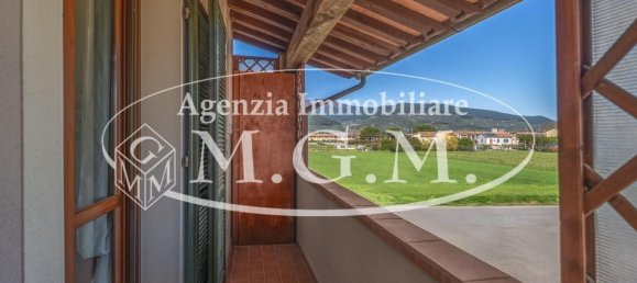 3 rooms Apartment in Calcinaia, Italy No. 49211 10
