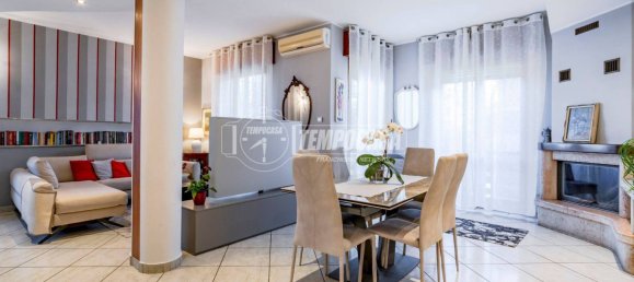 3 bedrooms Apartment in Caronno Pertusella, Italy No. 292427 3