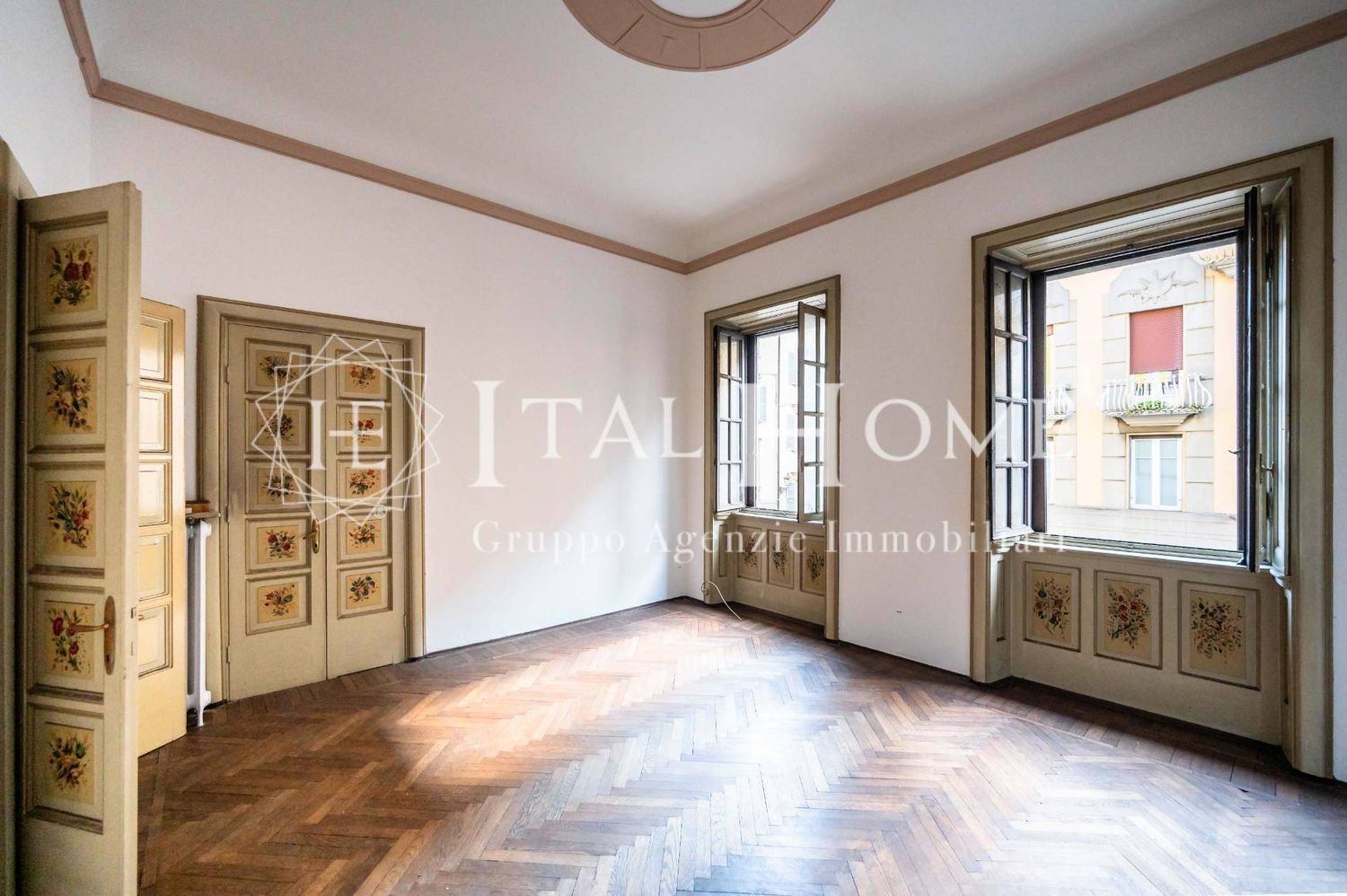 4-salle Appartement à Bergamo, Italy No. 100387