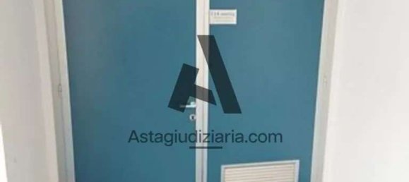 143m² Commercial property in Legnano, Italy No. 373628 5