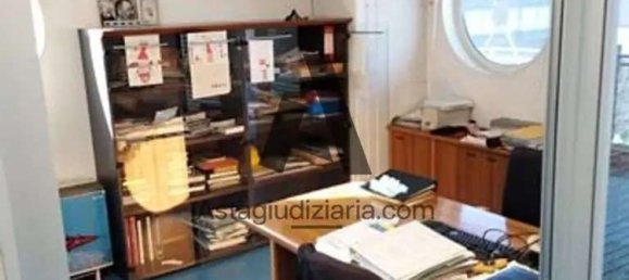 143m² Commercial property in Legnano, Italy No. 373628 3