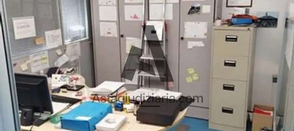 143m² Commercial property in Legnano, Italy No. 373628 2