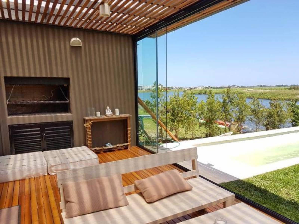 2 bedrooms House in Tigre, Argentina No. 12459