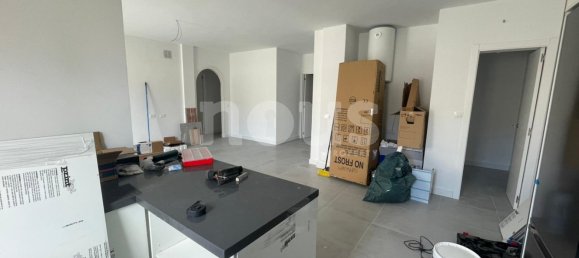 4 bedrooms Apartment in Alcala, Spain No. 13886 2