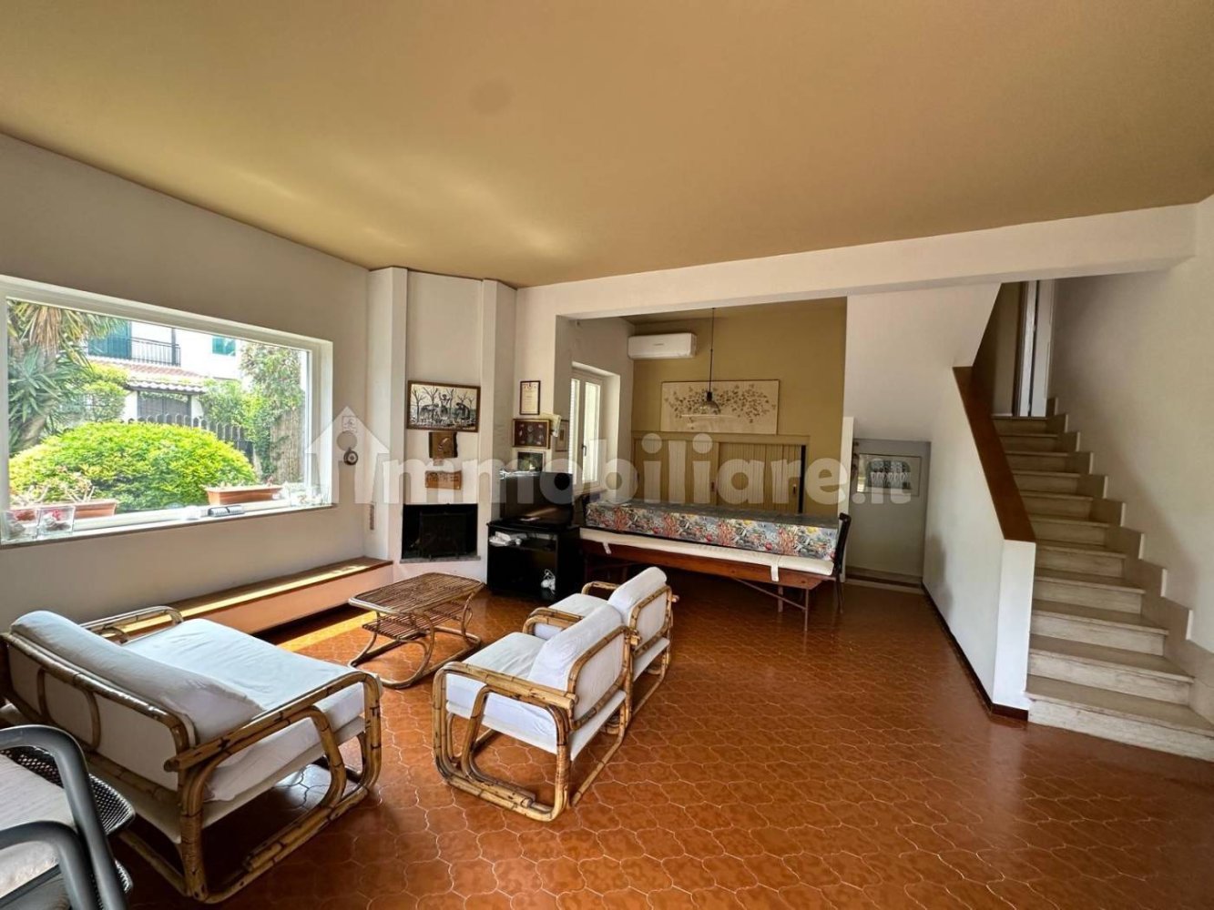 Villa de 4 dormitorios en Terracina, Italy No. 285387