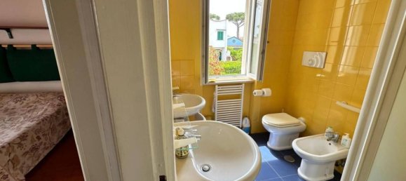 Villa de 4 dormitorios en Terracina, Italy No. 285387 13