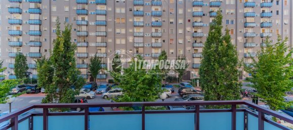 2-salle Appartement à Milan, Italy No. 286578 4