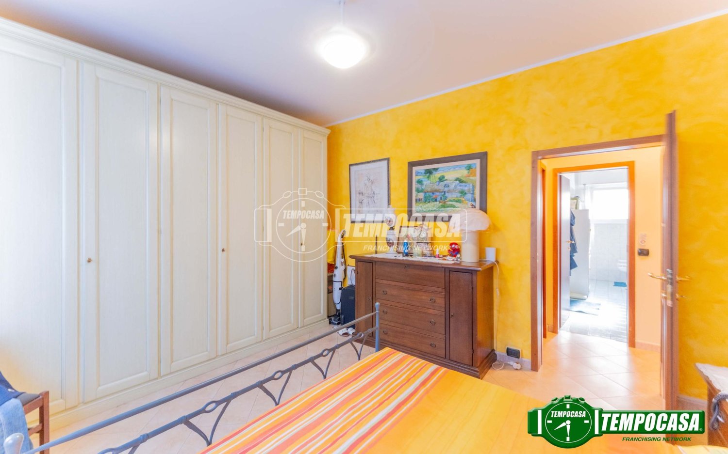 2-salle Appartement à Milan, Italy No. 286578