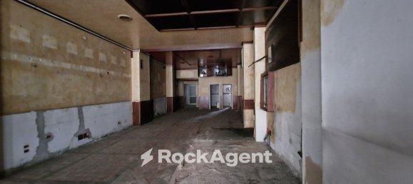 Gewerbliche Immobilie in Cosenza, Italy 191m², Nr. 41561 11