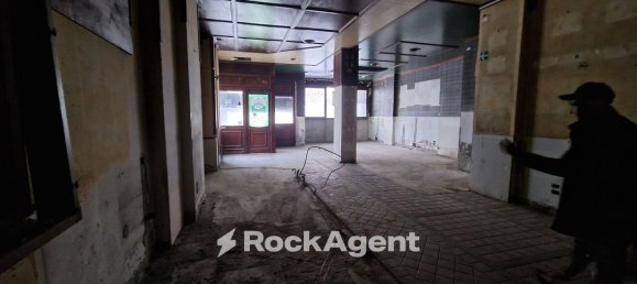 Gewerbliche Immobilie in Cosenza, Italy 191m², Nr. 41561 10