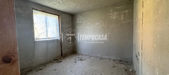 4 rooms Apartment in Mirandola, Italy No. 162788 3