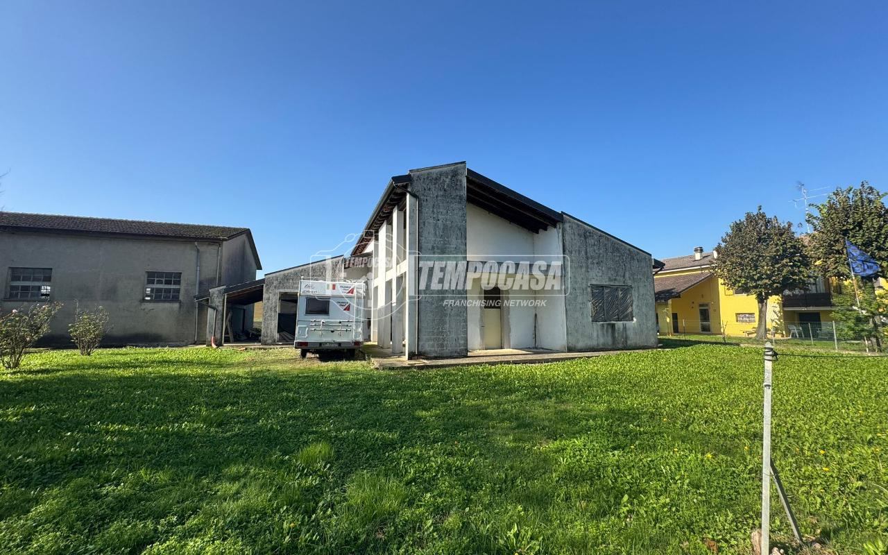 4 rooms Apartment in Mirandola, Italy No. 162788