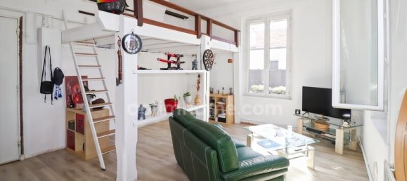 Estudio en Fontaine, France No. 321325 2