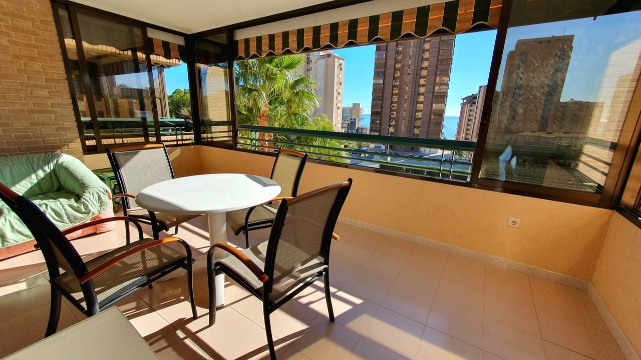 Apartamento de 3 dormitorios en Benidorm, Spain No. 10536