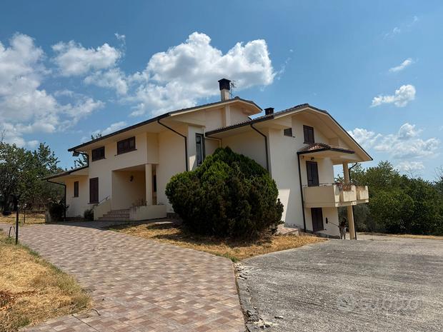 5 rooms Villa in Colledara, Italy No. 279689