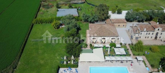 Gewerbliche Immobilie in Ferrara, Italy 1500m², Nr. 315810 3