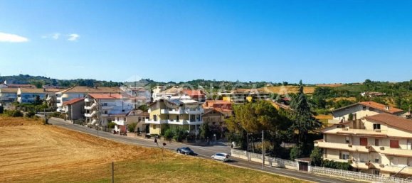 Apartamento de 4 divisões em Spoltore, Italy N.º 20997 21