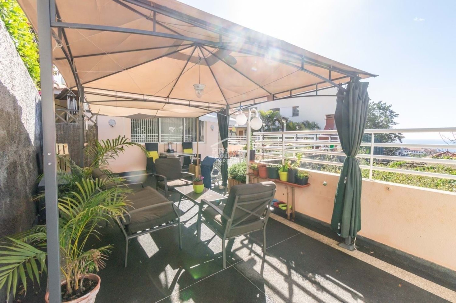 Bungalow de 3 dormitorios en Funchal, Portugal No. 208473