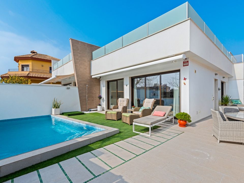 3 bedrooms Villa in Alicante, Spain No. 256490