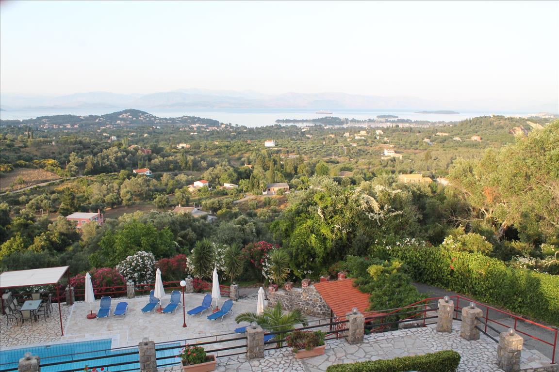 Villa de 4 dormitorios en Corfu, Greece No. 7631