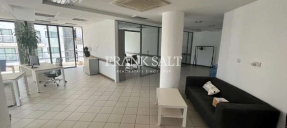135m² Office in Saint Julian's, Malta No. 11741 4
